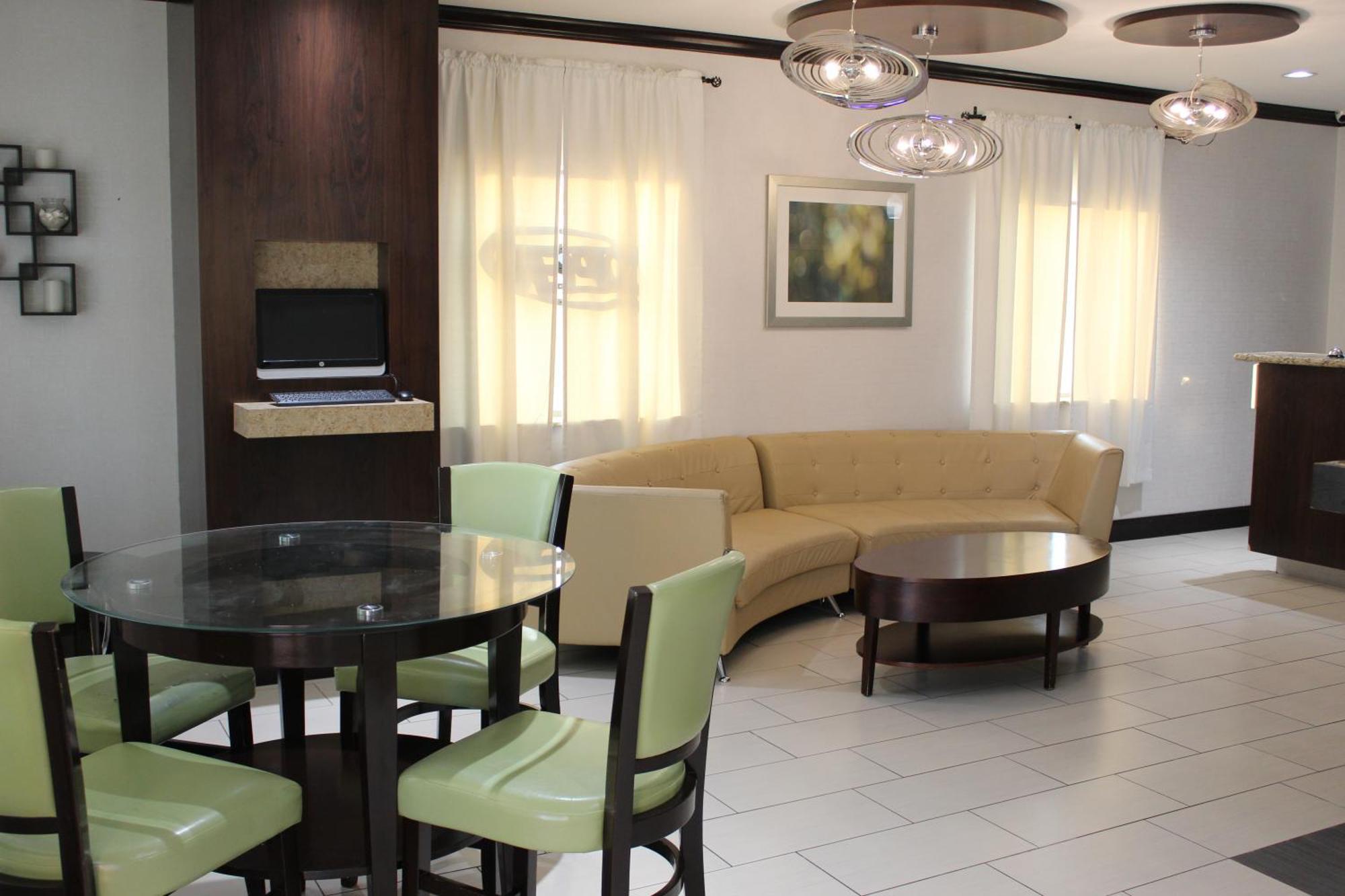 Horizon Inn & Suites Pearsall Bagian luar foto