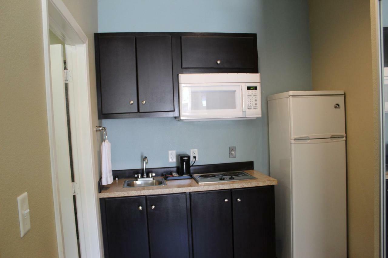 Horizon Inn & Suites Pearsall Bagian luar foto