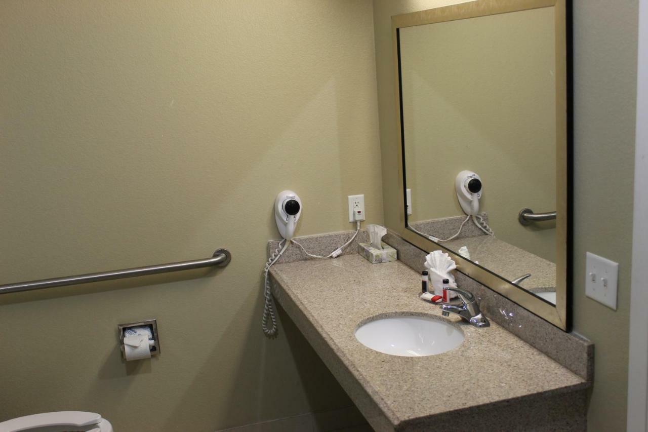 Horizon Inn & Suites Pearsall Bagian luar foto
