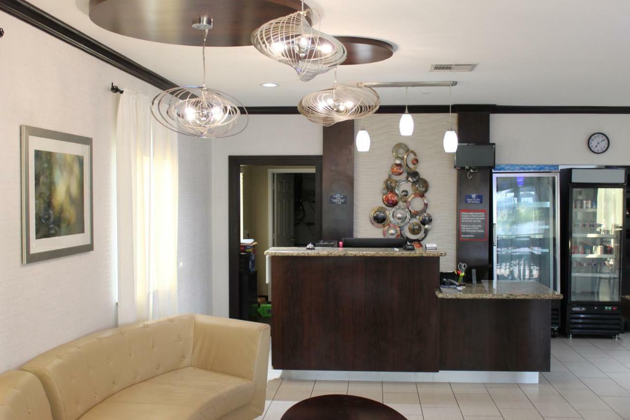 Horizon Inn & Suites Pearsall Bagian luar foto
